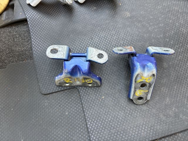 bontott KIA RIO Bal hátsó Zsanér