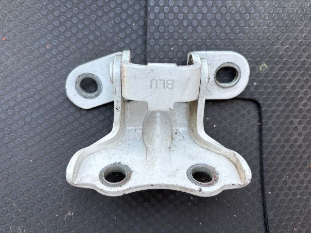 bontott KIA RIO Bal hátsó Zsanér