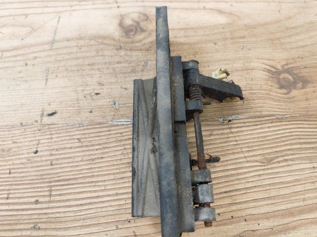 bontott KIA RIO Csomagtér Nyitó Kar / Gomb