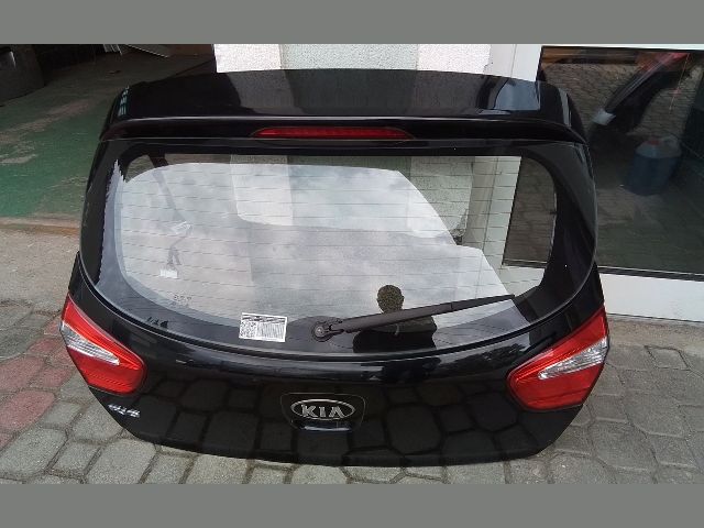 bontott KIA RIO Csomagtérajtó (Részeivel)