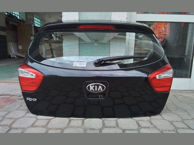 bontott KIA RIO Csomagtérajtó (Részeivel)