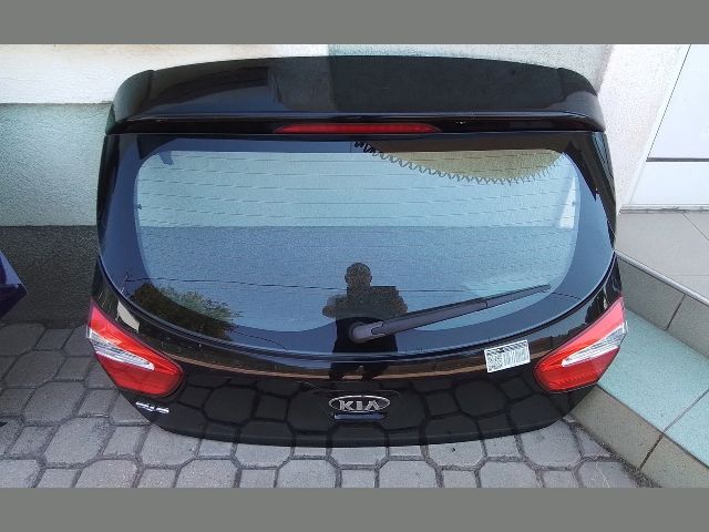 bontott KIA RIO Csomagtérajtó (Részeivel)