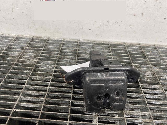 bontott KIA RIO Csomagtérajtó Ütköző