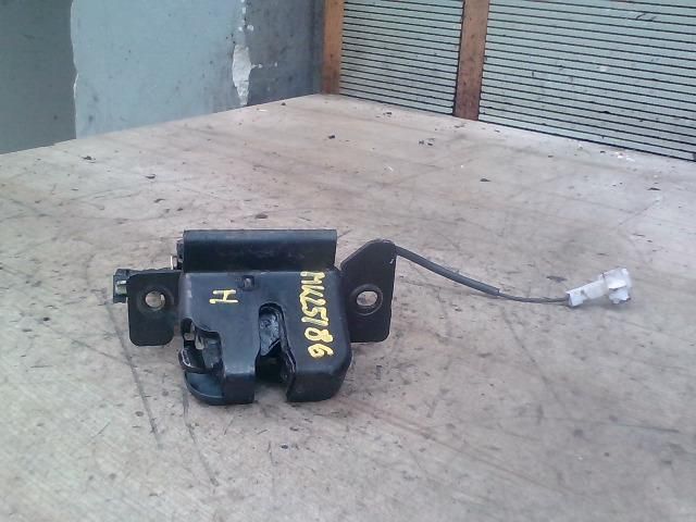 bontott KIA RIO Csomagtérajtó Zárszerkezet