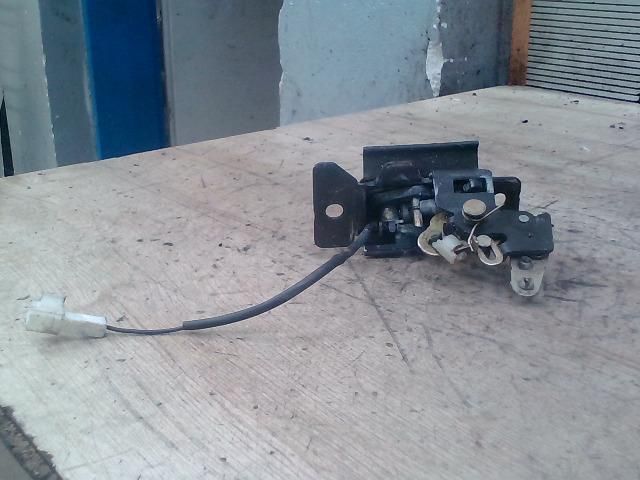 bontott KIA RIO Csomagtérajtó Zárszerkezet