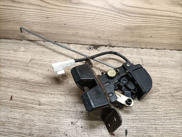 bontott KIA RIO Csomagtérajtó Zárszerkezet