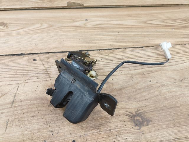 bontott KIA RIO Csomagtérajtó Zárszerkezet