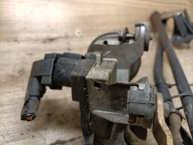 bontott KIA RIO Első Ablaktörlő Szerkezet Motorral