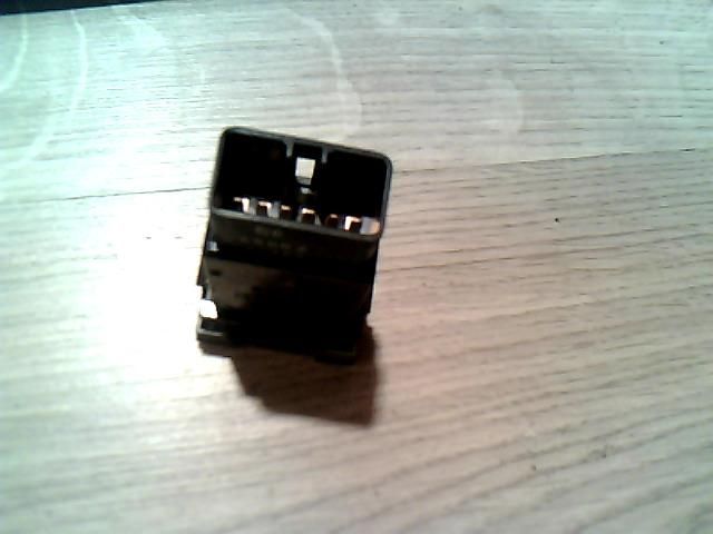 bontott KIA RIO Hátsó Ablaktörlő Kapcsoló