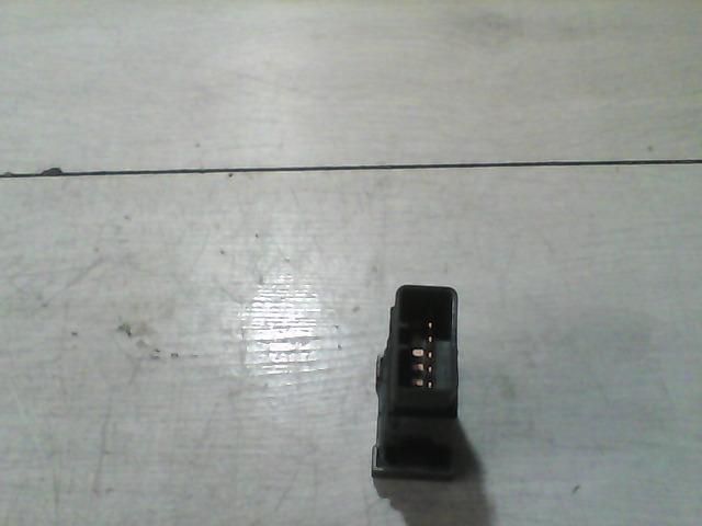 bontott KIA RIO Hátsó Ablaktörlő Kapcsoló