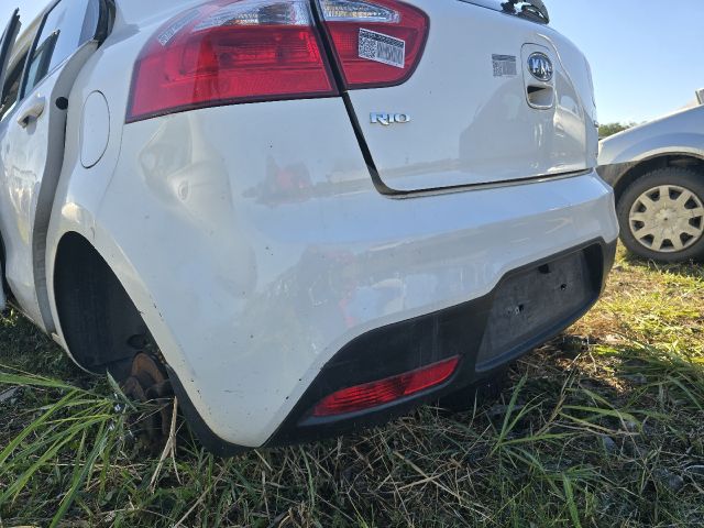 bontott KIA RIO Hátsó Lökhárító (Részeivel)