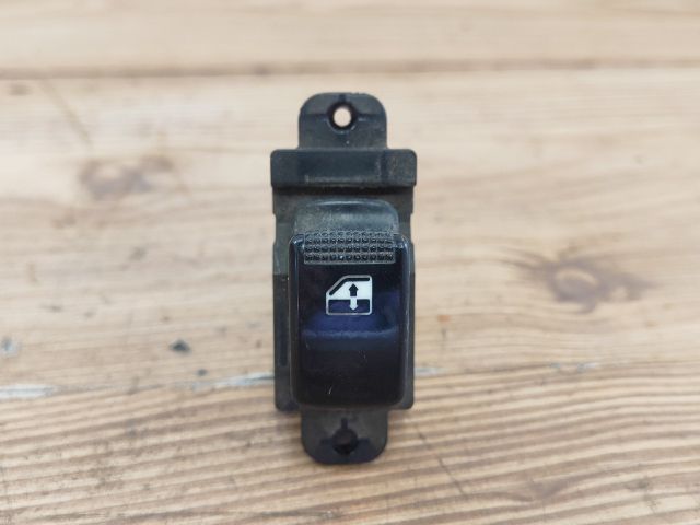 bontott KIA RIO Jobb első Ablakemelő Kapcsoló