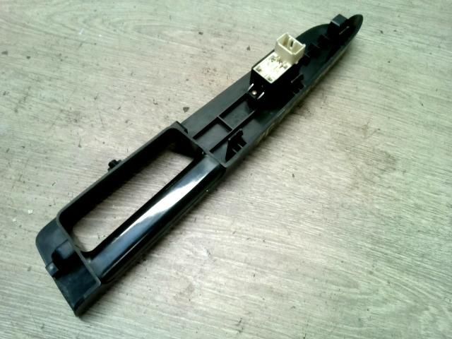 bontott KIA RIO Jobb első Ablakemelő Kapcsoló