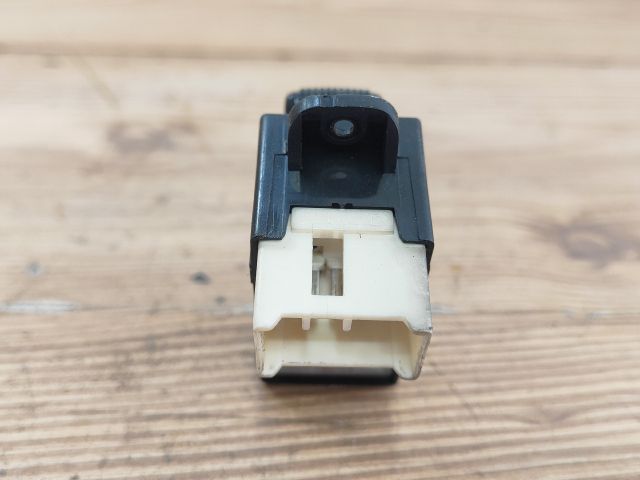 bontott KIA RIO Jobb első Ablakemelő Kapcsoló