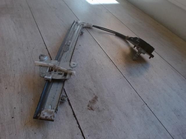 bontott KIA RIO Jobb első Ablakemelő Szerkezet (Mechanikus)