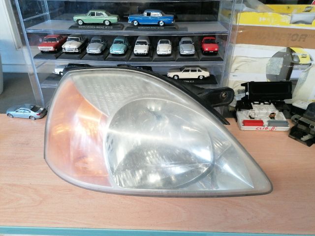 bontott KIA RIO Jobb Fényszóró