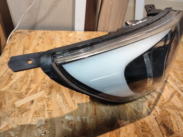 bontott KIA RIO Jobb Fényszóró