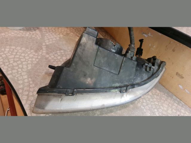 bontott KIA RIO Jobb Fényszóró