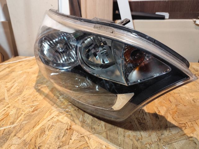 bontott KIA RIO Jobb Fényszóró