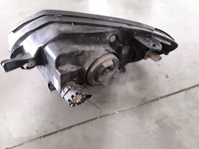 bontott KIA RIO Jobb Fényszóró