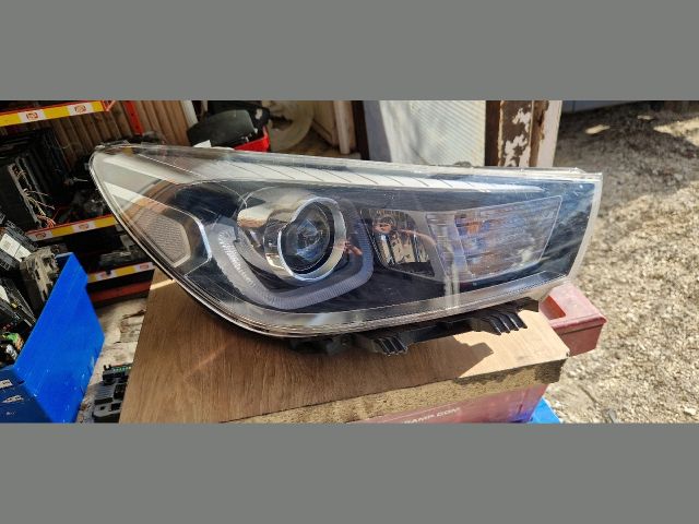 bontott KIA RIO Jobb Fényszóró