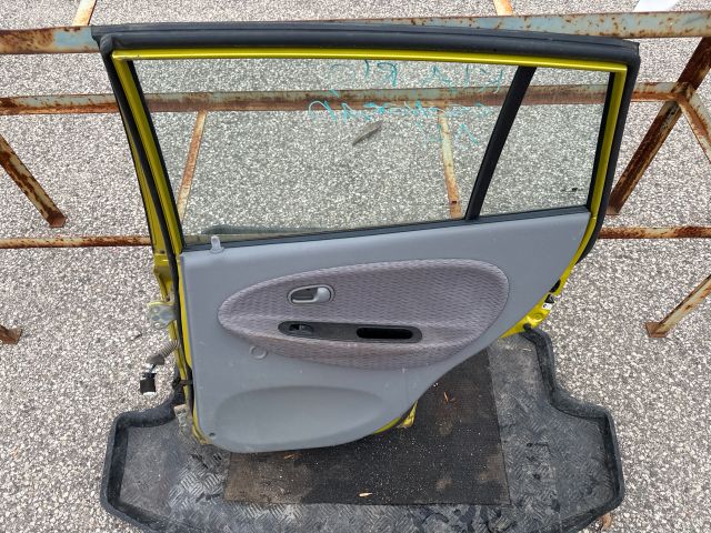 bontott KIA RIO Jobb hátsó Ajtó (Részeivel)
