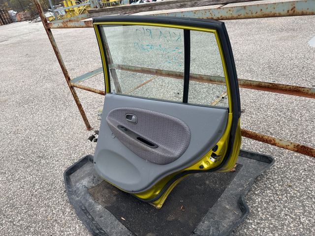 bontott KIA RIO Jobb hátsó Ajtó (Részeivel)