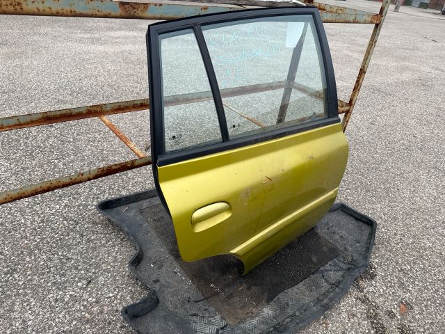 bontott KIA RIO Jobb hátsó Ajtó (Részeivel)