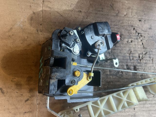 bontott KIA RIO Jobb hátsó Ajtózár