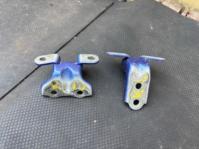 bontott KIA RIO Jobb hátsó Zsanér