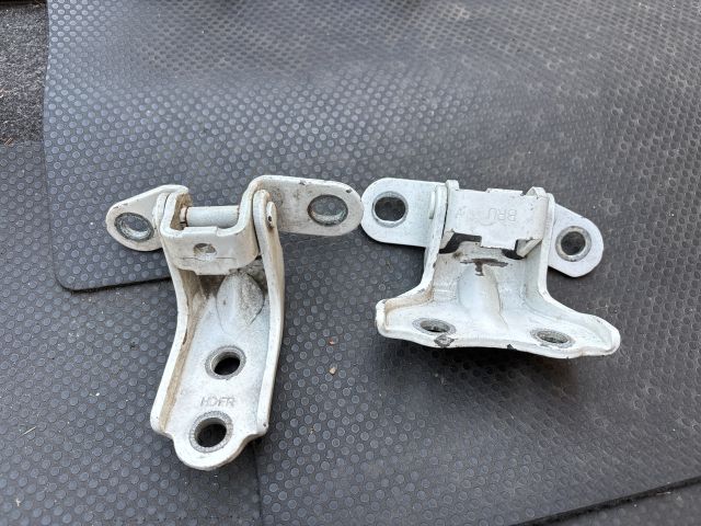 bontott KIA RIO Jobb hátsó Zsanér