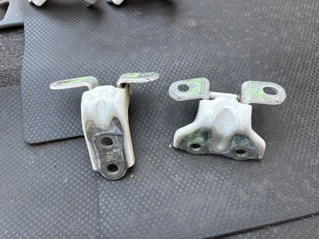 bontott KIA RIO Jobb hátsó Zsanér