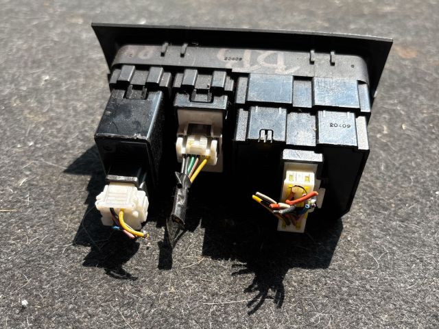 bontott KIA RIO Kipörgésgátló Kapcsoló