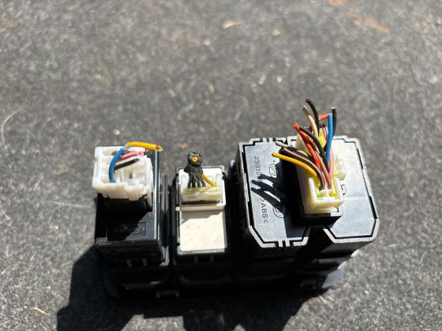 bontott KIA RIO Kipörgésgátló Kapcsoló