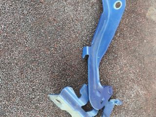 bontott KIA RIO Motorháztető Jobb Zsanér