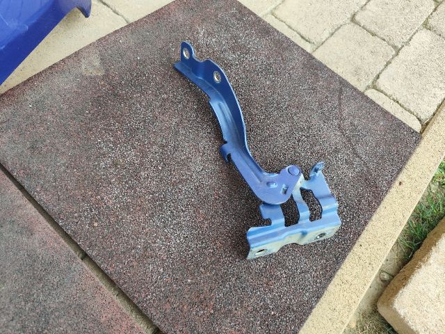 bontott KIA RIO Motorháztető Jobb Zsanér