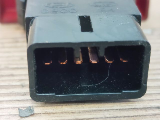 bontott KIA RIO Vészvillogó Kapcsoló