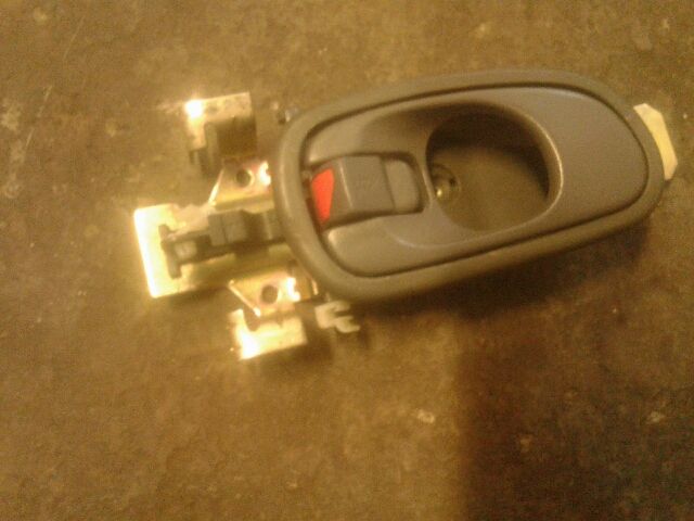 bontott KIA SEPHIA Bal első Belső Kilincs