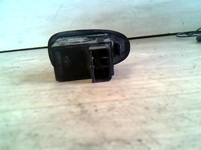 bontott KIA SEPHIA Jobb hátsó Ablakemelő Kapcsoló