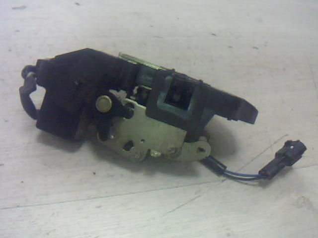 bontott KIA SHUMA Bal hátsó Ajtózár