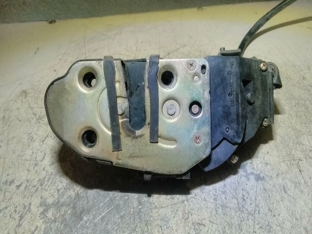 bontott KIA SHUMA Bal hátsó Ajtózár