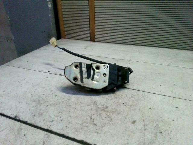 bontott KIA SHUMA Bal hátsó Ajtózár