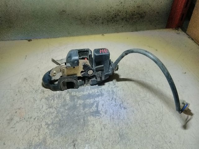 bontott KIA SHUMA Bal hátsó Ajtózár