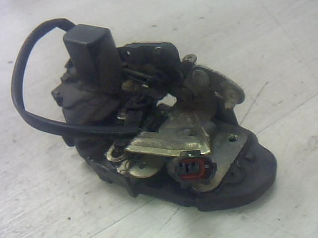 bontott KIA SHUMA Bal hátsó Ajtózár