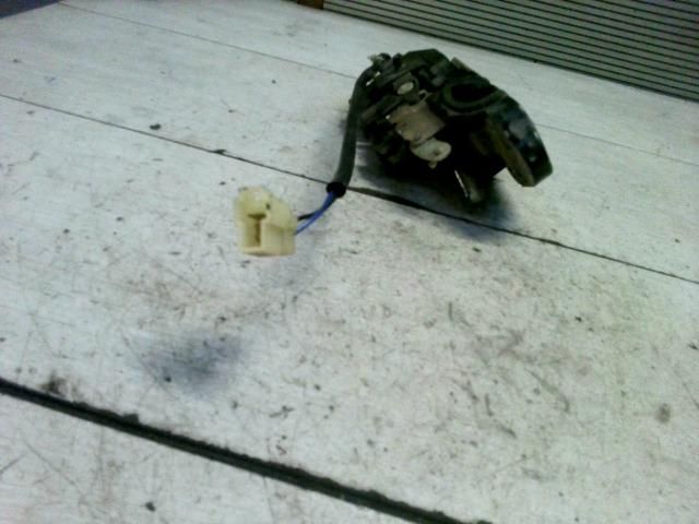 bontott KIA SHUMA Bal hátsó Ajtózár