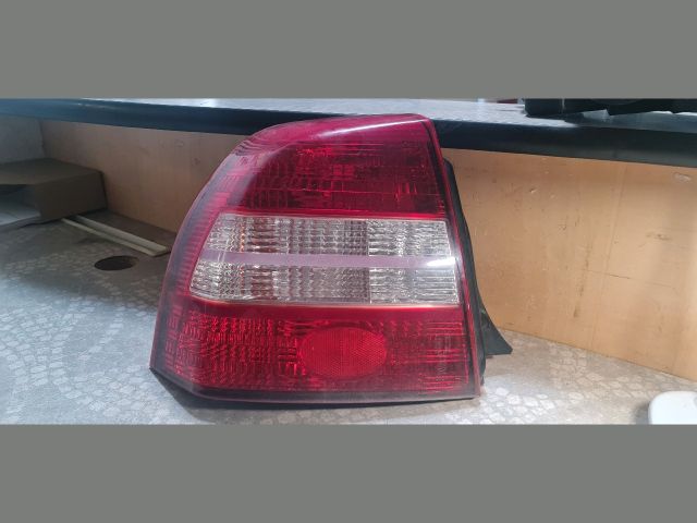 bontott KIA SHUMA Bal Hátsó Lámpa