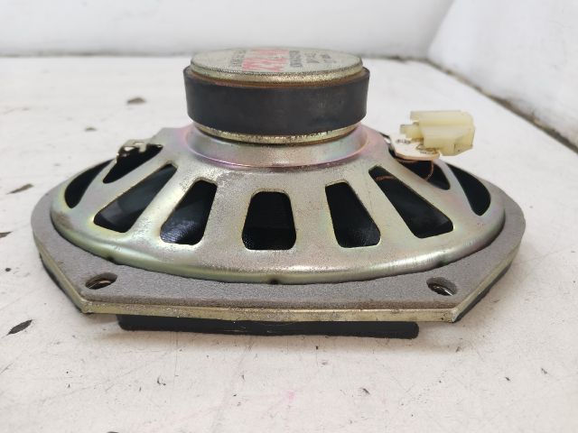 bontott KIA SHUMA Jobb hátsó Hangszóró