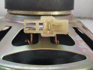 bontott KIA SHUMA Jobb hátsó Hangszóró