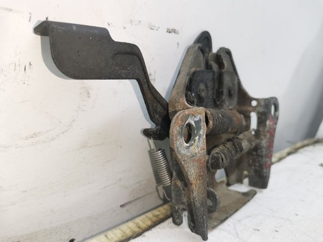 bontott KIA SHUMA Motorháztető Zárszerkezet