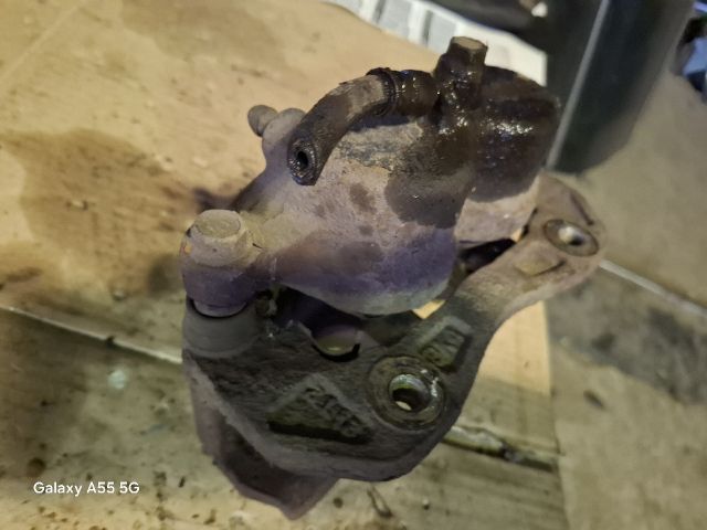 bontott KIA SORENTO Bal első Féknyereg Munkahengerrel